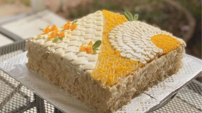 Bánh bông lan trứng muối được tạo hình vuông vức