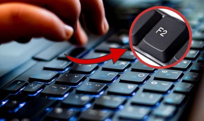 Truy cập BIOS để kích hoạt đèn nền bàn phím trên laptop