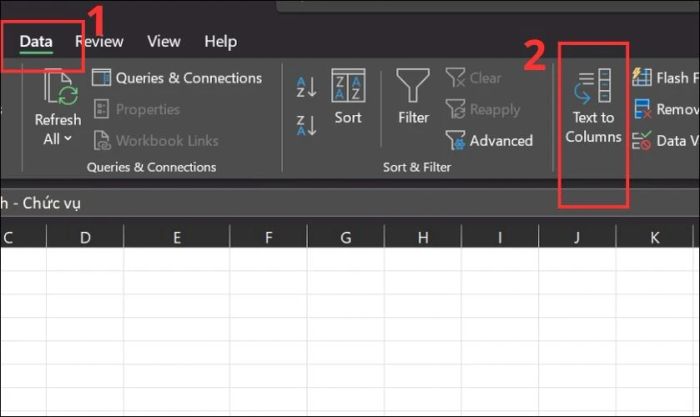 Mở cửa sổ Convert Text to Column Wizard để tiến hành chia cột trong Excel