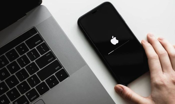 Khi nào bạn cần thay thế pin cho iPhone?