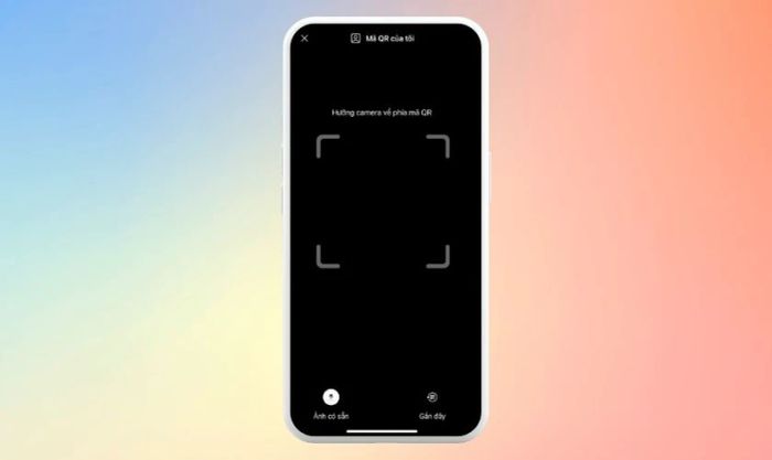 Quét mã QR trên thiết bị của người cần theo dõi