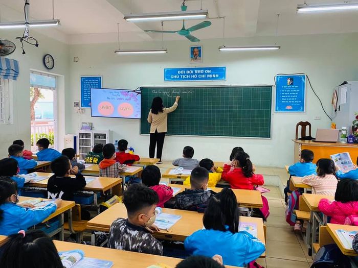 Minh Khai A Primary School Image 2