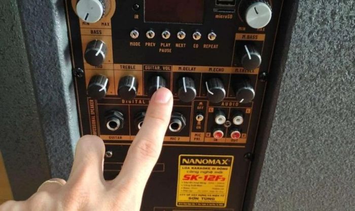 Ngoài ra, bạn cũng có thể điều chỉnh loa Nanomax dựa trên quy tắc chữ V
