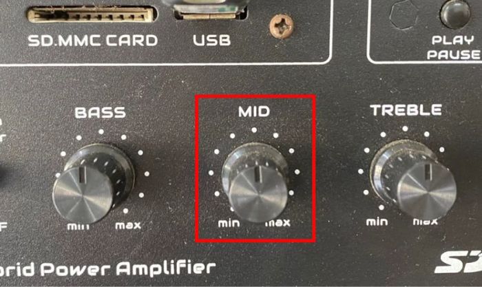 Đặt Mid ở vị trí 9h để âm thanh trở nên hài hòa và cân bằng