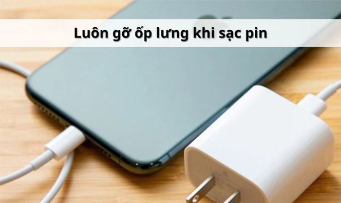 Luôn tháo ốp lưng khi tiến hành sạc pin