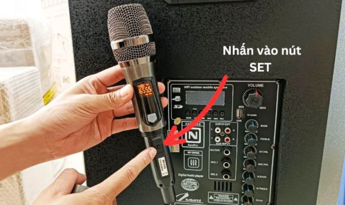 Điều chỉnh tần số micro loa kéo 15X