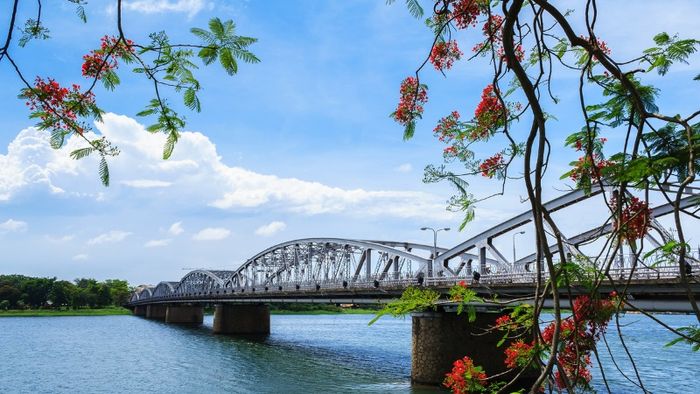 Discover the Charm of the Imperial City at Huế Festival 2024 with Vietnam Airlines