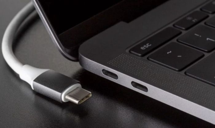Cách sạc pin laptop qua cổng USB một cách đơn giản và hiệu quả.