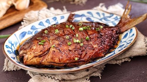 Do not eat the entire fish on the 23rd of the Lunar New Year