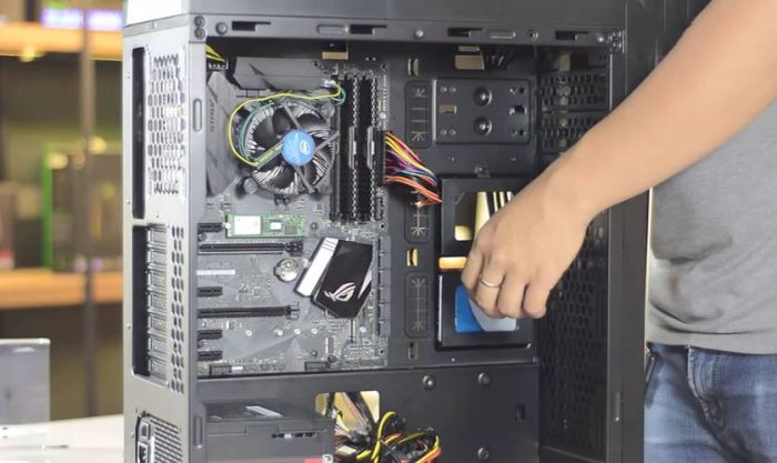 Lợi ích của việc lắp thêm ổ cứng cho PC theo hướng dẫn là gì?