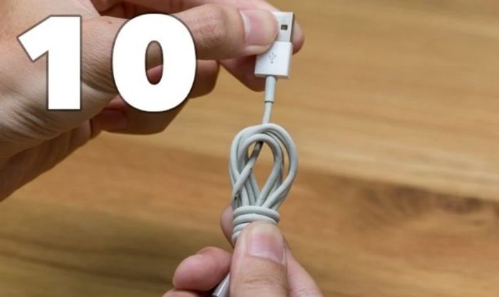 Cách quấn dây sạc điện thoại đơn giản và dễ dàng thực hiện