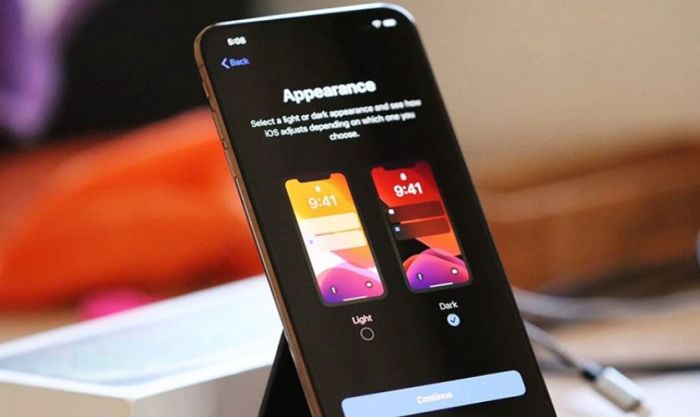Bật chế độ Dark Mode khi sạc điện thoại