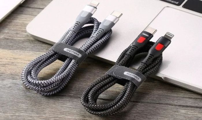 Quấn dây sạc đúng cách giúp bảo vệ và duy trì chất lượng dây sạc lâu dài