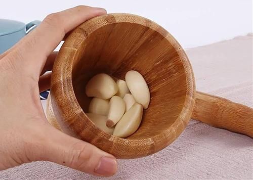 Avoiding garlic on the 23rd of the 12th lunar month.