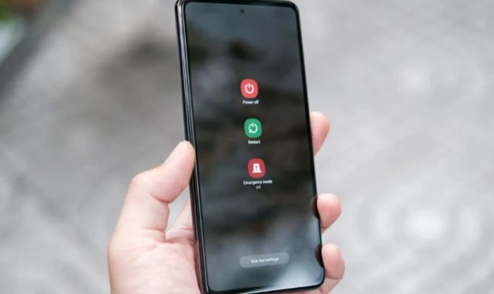 Tắt nguồn điện thoại để tăng tốc độ sạc pin