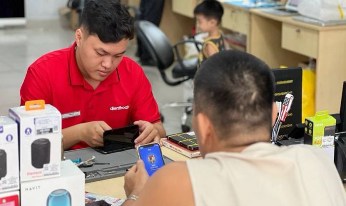 Kiểm tra số lần sạc và thay pin laptop ở đâu đáng tin cậy?