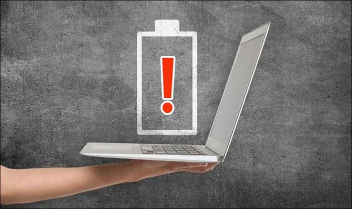 Các câu hỏi thường gặp về kiểm tra số lần sạc laptop