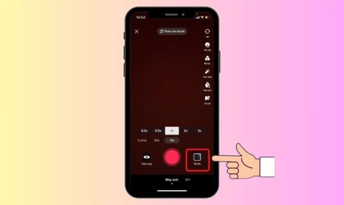 Lựa chọn nguồn video từ thiết bị hoặc quay trực tiếp thông qua TikTok