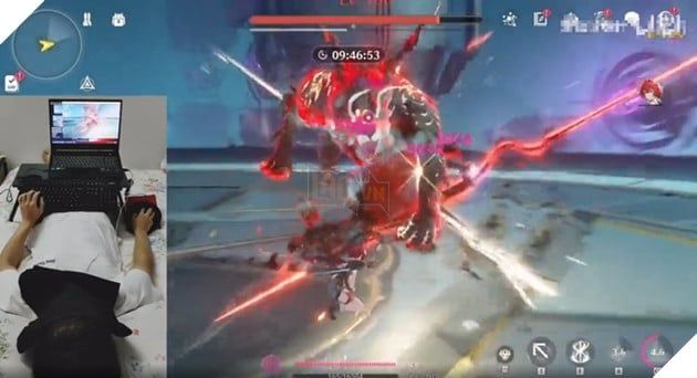 Một game thủ đã xuất sắc đánh bại một con boss trong Wuthering Waves mặc dù mắt bị che kín hoàn toàn.