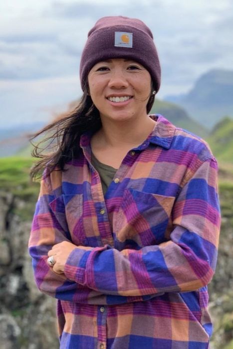 Reviewer wearing a purple Carhartt beanie