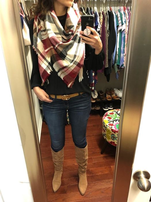 Reviewer wearing a scarf in black, red, and white shades