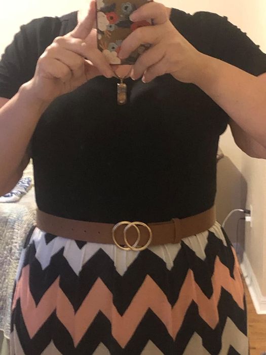 Reviewer wearing a brown belt with gold overlapping buckles