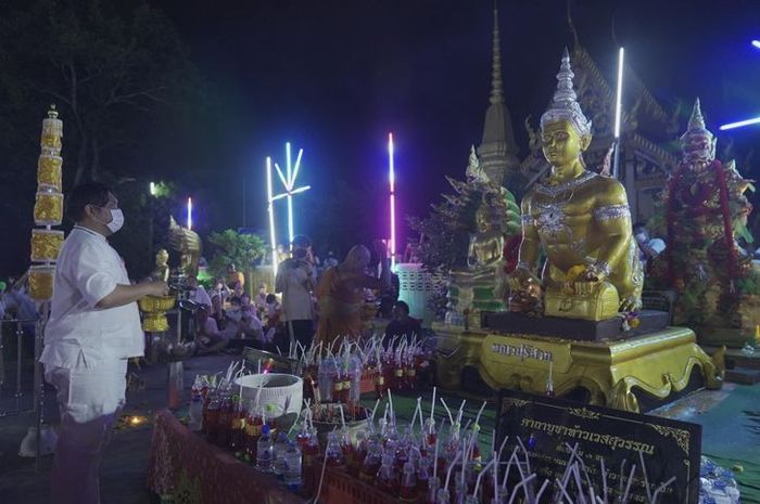 อาจารย์โอเล่ ญาณสัมผัส