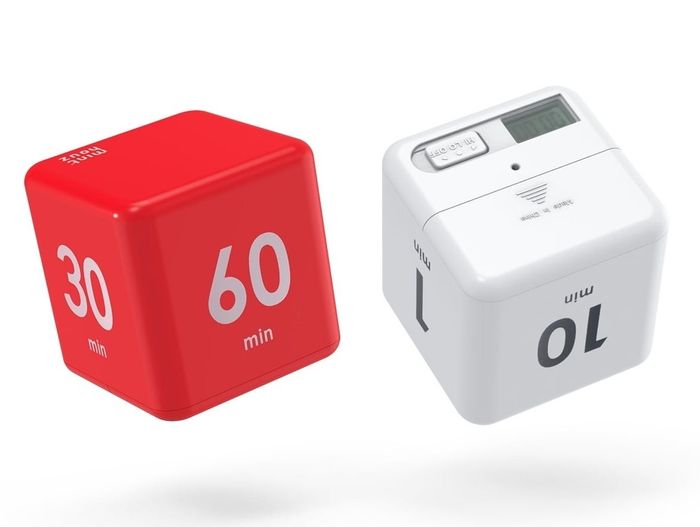 Two cube-shaped kitchen timers, one red and one white, set to 30 and 10 minutes
