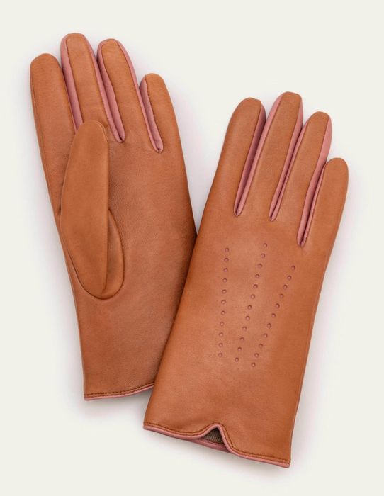 The camel-colored leather gloves