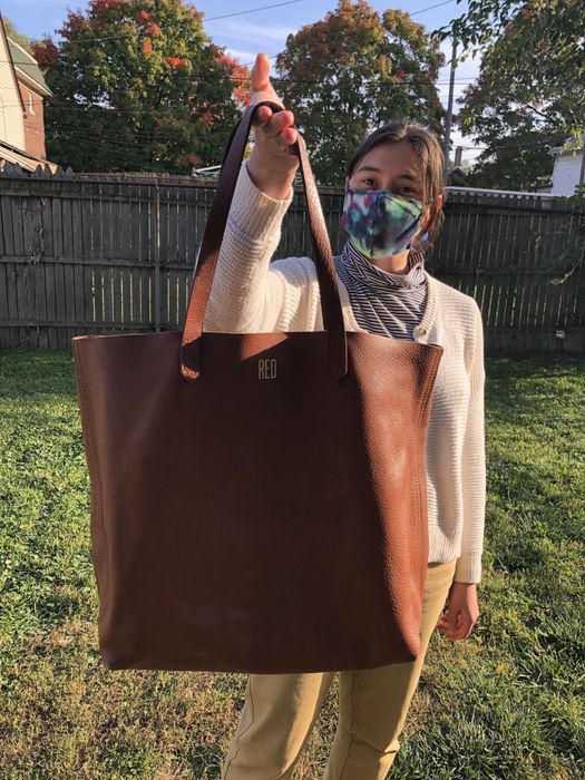 Mytour staffer Rachel wearing the transport tote in cognac