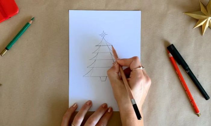 Tạo tán lá cho cây thông bằng cách vẽ các đường zíc zắc