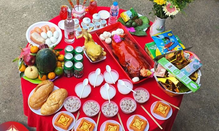 Nếu không có bàn thờ Thần Tài, có thể cúng ở sân nhà