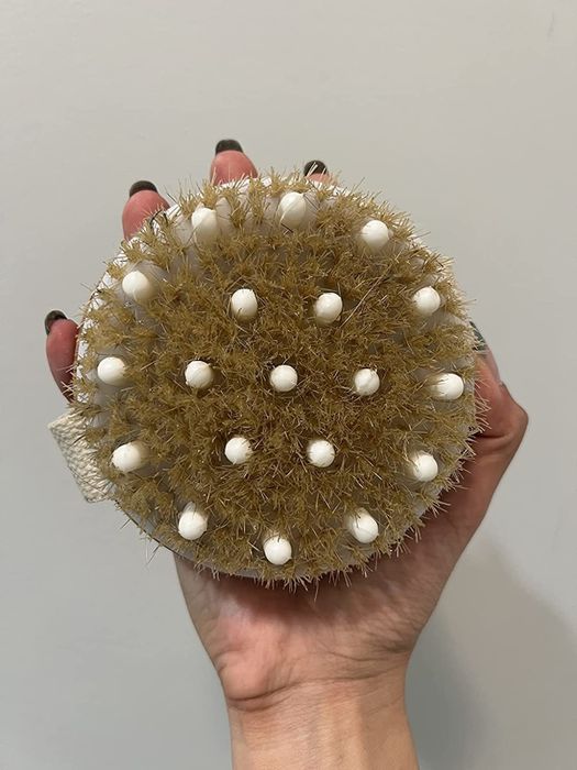 reviewer holding the body brush