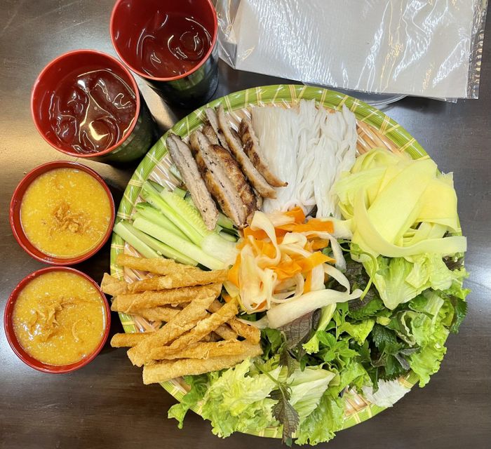 Nha Trang Grilled Pork Rolls - Beo Lung Image 2