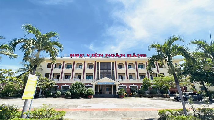 Học viện Ngân hàng cũng triển khai nhiều chương trình ưu đãi học phí dành cho sinh viên