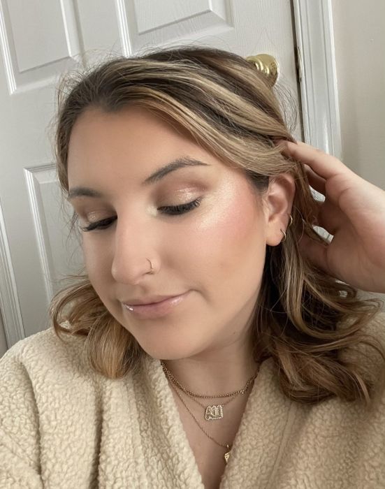 Writer Ali rocking highlighter on her cheeks
