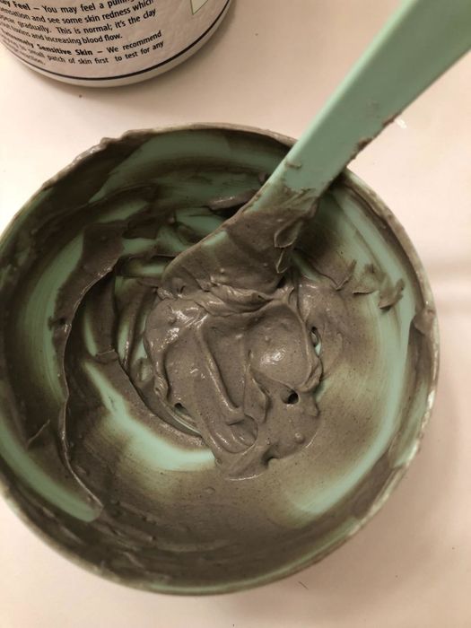 a reviewer’s green bowl with a mask being mixed inside
