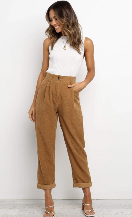 model wearing Talaren pants