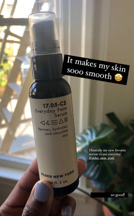 The Mytour editor showcases the full-size bottle, accompanied by a caption on the left saying,