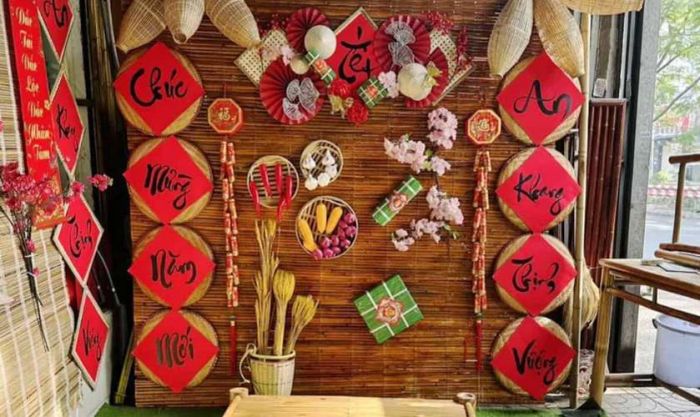 Cách trang trí Tết văn phòng với mành tre như thế nào?