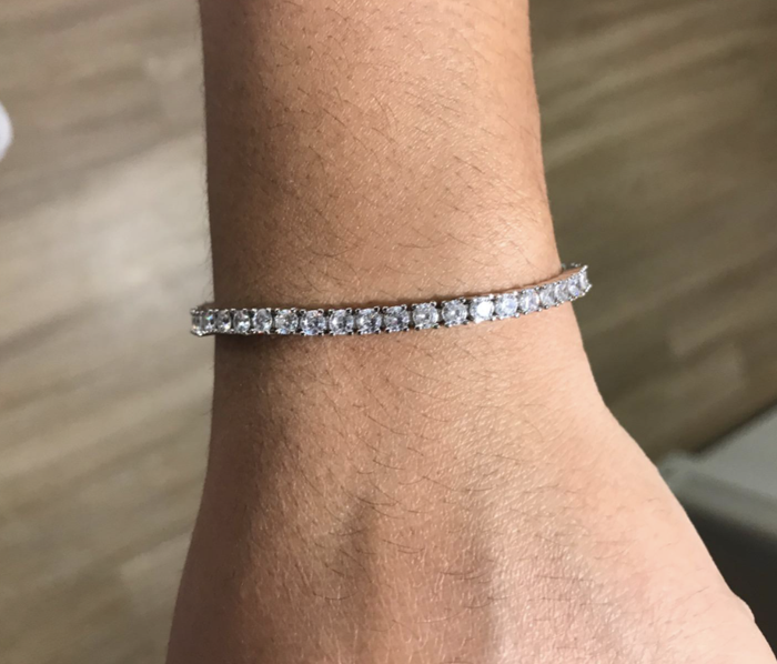 reviewer wearing a tennis bracelet