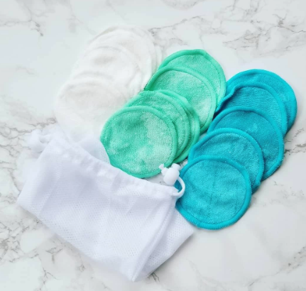 a reviewer’s photo of the white, green, and black pads