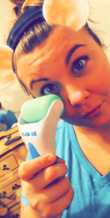 Another reviewer showcasing the roller in blue and white under their eyes.