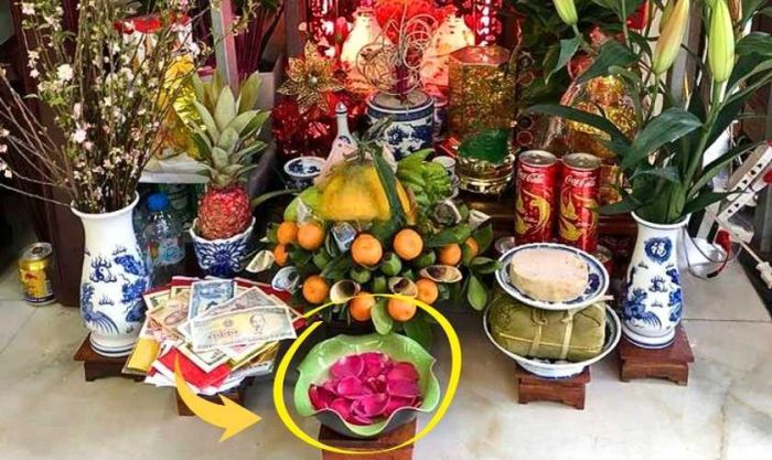 Bát nước rắc cánh hoa cúng Thần Tài nên được đặt ở vị trí nào?