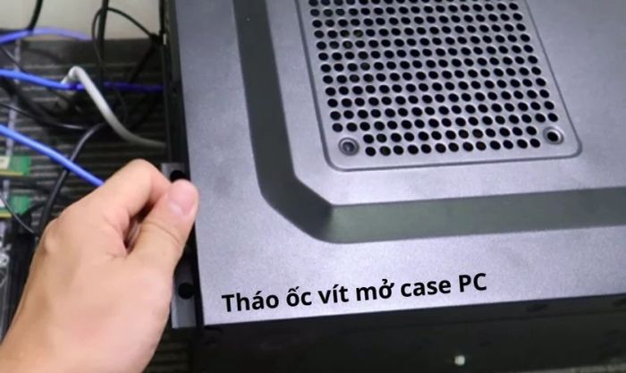 Tháo ốc và mở thùng máy một cách nhẹ nhàng