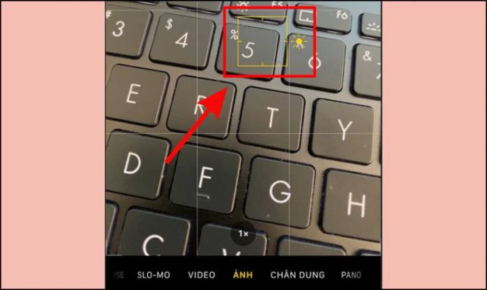 Hướng dẫn điều chỉnh độ sáng trên camera iPhone 13