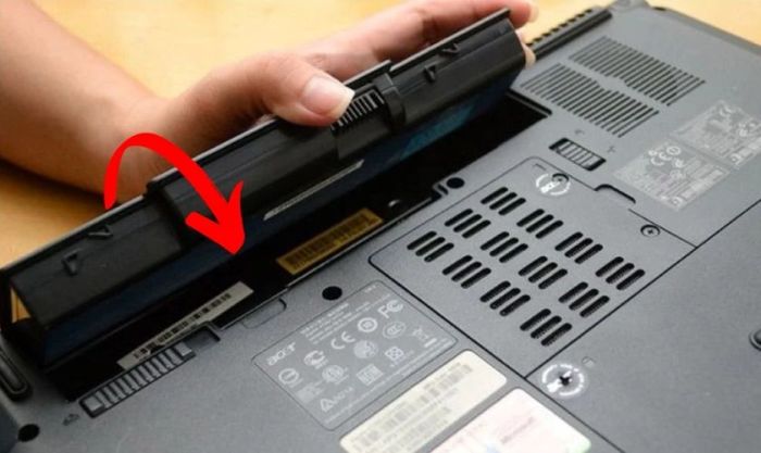 Vệ sinh và lắp ráp lại máy theo đúng trình tự tháo RAM ban đầu