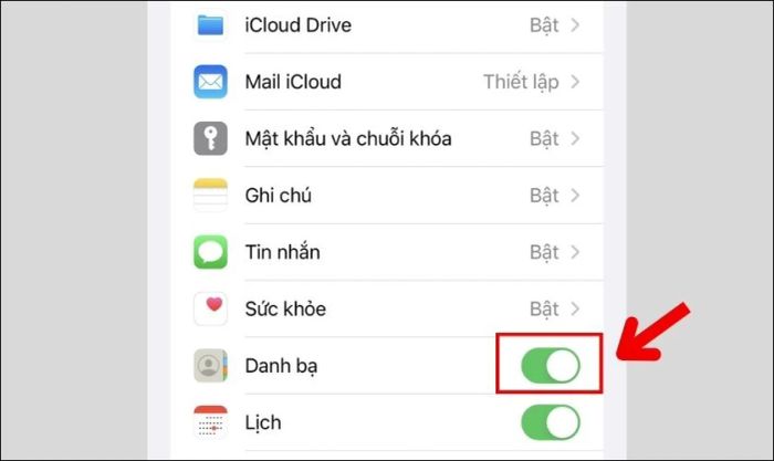 Kích hoạt nút gạt để hiển thị màu xanh, cho phép đồng bộ Danh bạ với iCloud