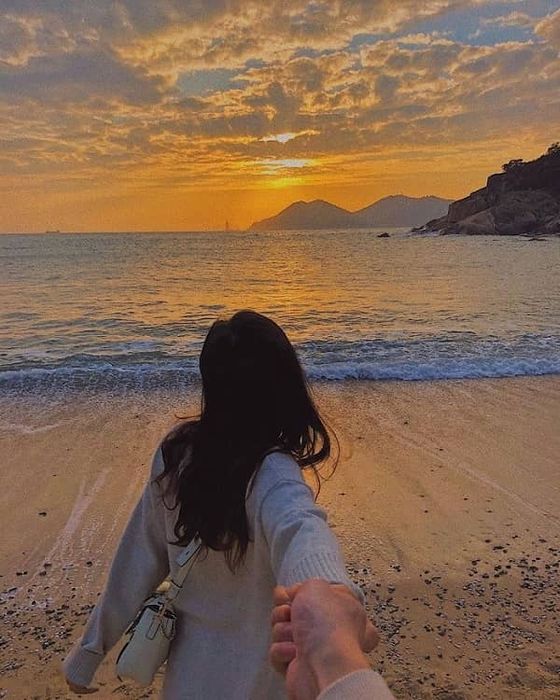 Thiệp chúc Tết anh chị em mang không khí vui tươi và hạnh phúc