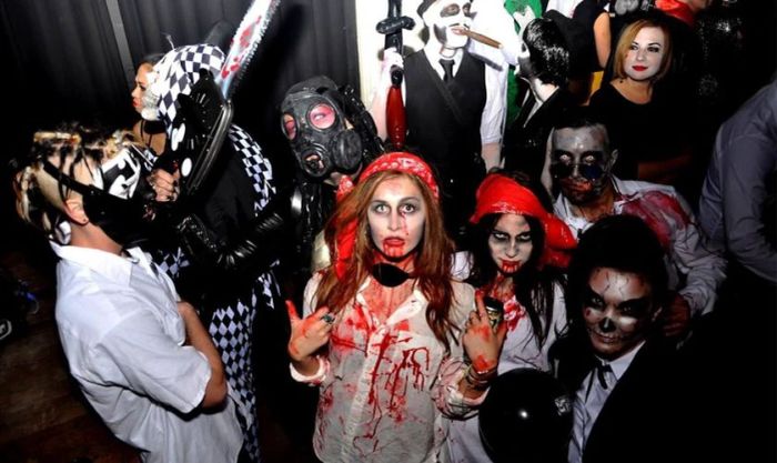Lễ Halloween với kiểu hóa trang thành zombie siêu đáng sợ